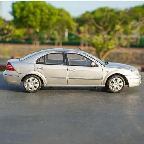 Die Casts Collectible Model Cars Static Alloy Vintage Car Birthday Gift 1:18 for FORD MONDEO Toys for Children Home Decor