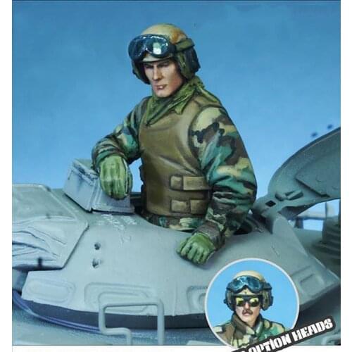 1/35 ancient stand officer include 1 (NO CAR ) Resin figure Model kits Miniature gk Unassembly Unpainted