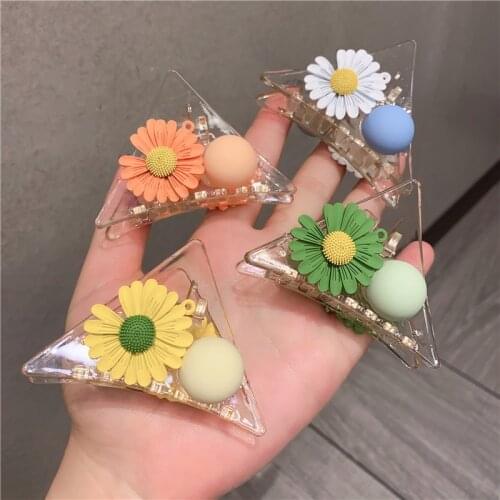 Fashion Girls Acrylic Daisy Flower Hair Claws Hairpin Women Hair Accessories Beauty Hair Crab Clamp Headwear small Hair Clip