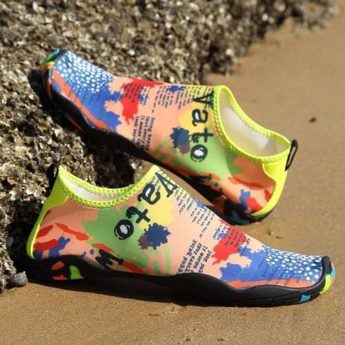 Summer Aqua Shoes Couple Wading Shoes Graffiti Printing Anti-wear Casual Beach Water Sports Men Barefoot Shoes zapatos de agua