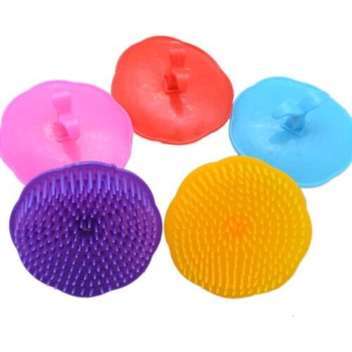 1pcs Soft Plastic Plum Shaped Shampoo Brush Mushroom Shampoo Massage Comb For Kids Baby Care Products Random Color