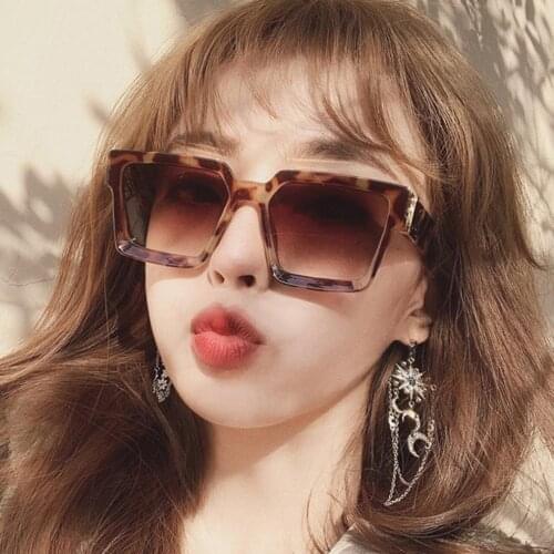 Unisex Fashion Ladies Square Sunglasses Women Goggle Shades Vintage Brand Designer Oversized Outdoor Sun Glasses UV400