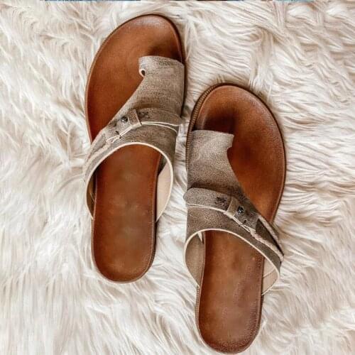 Womens Sandals 2021 Flip Flops Slippers PU Leather Plus Size Rivet Ladies Flat Sandals Comfortable Leisure Women Shoes Outdoor