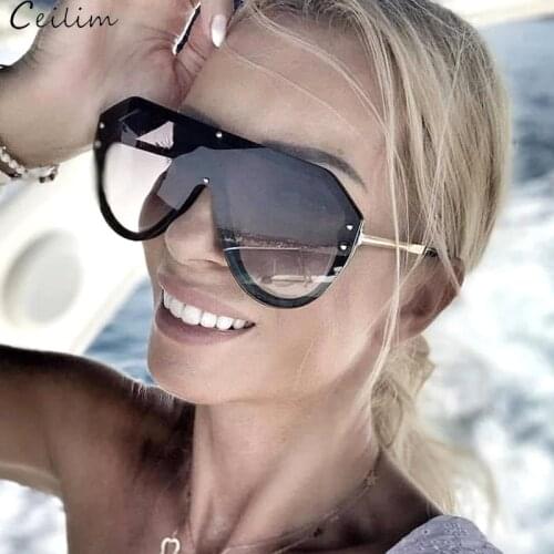 2021 New Fashion Oversized One Piece Sunglasses Women Brand Designer Vintage Rivet Square Sun Glasses Big Frame Female Shades