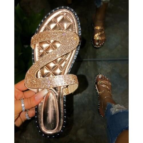 Women rivet sandals outdoor wild rhinestone beach slippers soft surface flat bottom non-slip flip flop Spring/summer new 2020