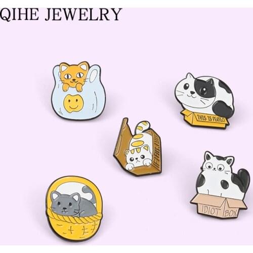 Cute Cat Brooches for Women Cartoon Kitty in Box Enamel Pins Anime Badge Lapel Pin Backpacks Metal Jewelry Gift Wholesale
