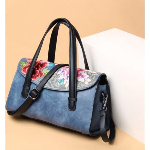 Embroidered Flowers Chinese Ethnic Style Lady Bag 2021 New Hand Hand Bill of Lading Shoulder Slung Lady Pillow Small Bag Tide