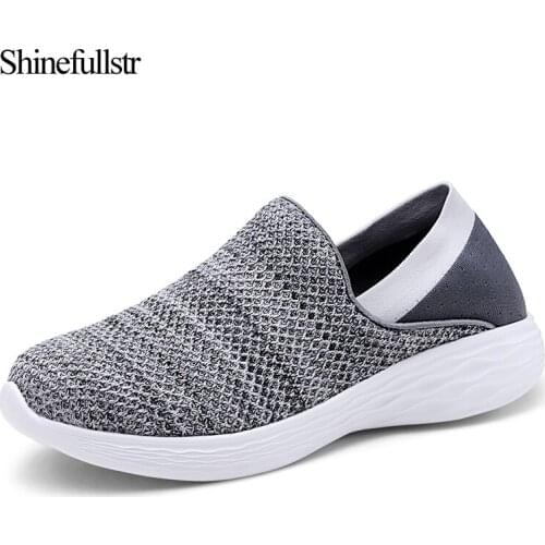 Outdoor Mens Walking Shoes Breathable Mesh Slip-on Male Sneakers Light Comfort Sports Shoes Chaussure De Marche Homme Size 36-47