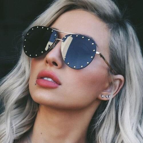 2020 Luxury Brand Oval Women Sunglasses Crystal Rivet Designer Ladies Fashion Frameless Sun Glasses Classic Designer Shade UV400