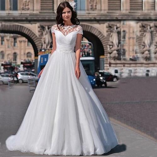 2020 Charming Sweetheart Neck Sleeveless Tulle Wedding Dresses Robes De Mariée A Line Court Train Garden Bridal Gowns