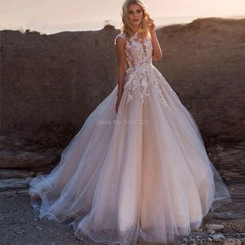 A Line Champagne Wedding Dresses Lace Applique Scoop Neck Soft Tulle Bridal Gowns Sleeveless Buttons Back Bride Dress Vestidos
