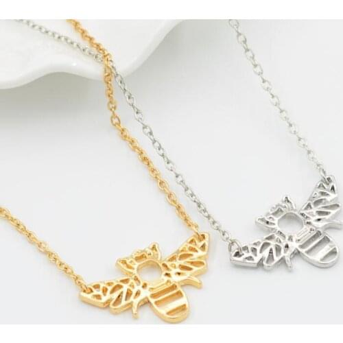 1pcs Cute Hollow Wild Animal Bee Pendant Necklace Clavicalis Chain Women Jewelry New Year Gift