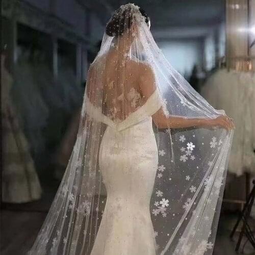 Luxury Crystal 3M Cathedral Wedding Veils Lace Appliqued Edge Soft Tulle One Layer Long Designer Bridal Veil With Comb