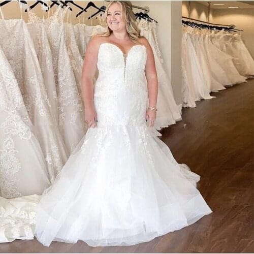 Plus Size Mermaid Wedding Dresses Sweetheart Neckline Appliques Tiered Skirt White Bridal Dresses With Chapel Train Customized