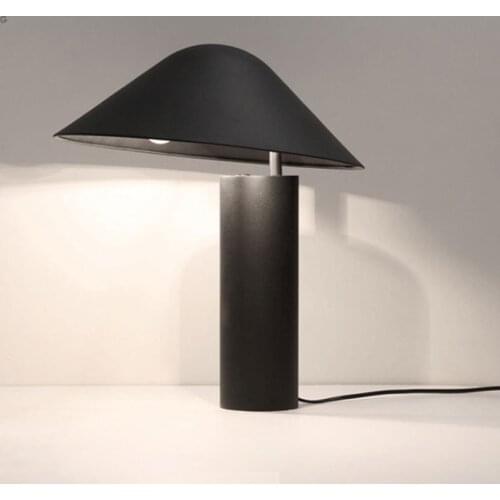 Nordic Black Table Lamp Designer Iron Hat Lamp for Bedroom Beside Lamp Decor Personality Desk Lamp for Study Living Room Lights