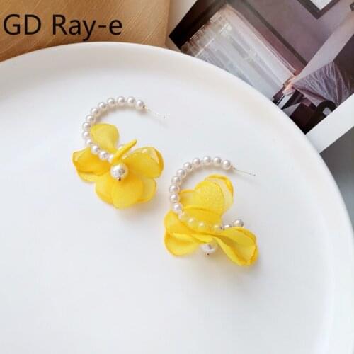 New Fashion Fairy French Yellow Petal Stud Earring Sweet C-shaped Bohemia Pearl Women Earrings 991