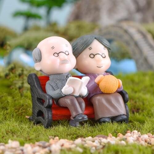 ZOCDOU 3 Pieces Cute Woollen Yarn Grandma Book Grandpa Lovers Doll Couple Small Figurine Crafts Figure Ornament Miniatures Deco