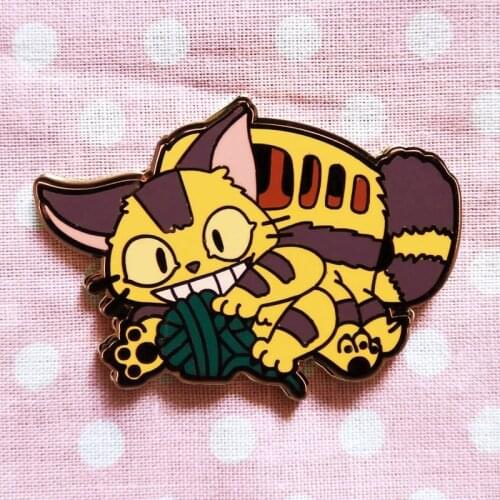 Catbus Play with Yarn Ball Knitting Lover Brooch Pins Enamel Metal Badges Lapel Pin Brooches Jackets Fashion Jewelry Accessories
