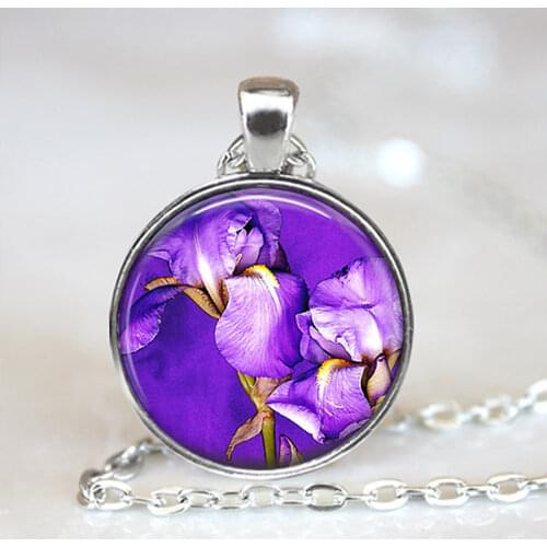 2021 New Purple Iris Fllower Pendant Necklace Photo Art Painting Glass Dome Jewelry Handmade Cabochon Pendants Gift Women