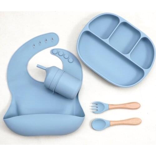 Customized New Color Portable Silicone Childrens Tableware Foldable Feeding Solid Food Sucker Plate Spoon Fork Dinnerware Set