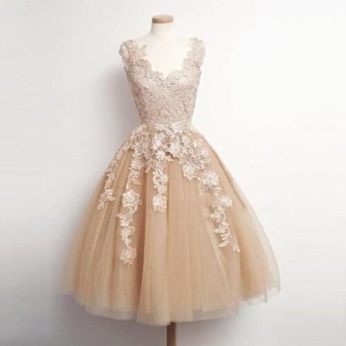 Fashion Champagne Lace Knee Length Graduation Short Dress Appliques Homecoming Dress Junior High Graduation Dresses