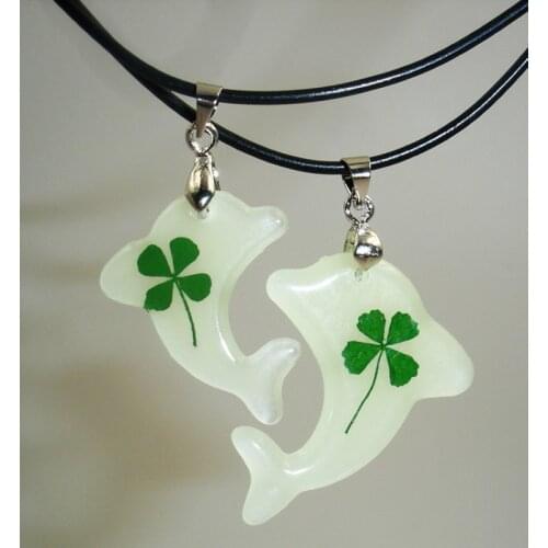 2PCS Glow In Dark Dolphins Paired Pendants Necklaces For Women Leather Chain Clover Choker Colar Girls Couple Christmas Day Gift