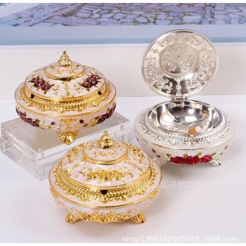 Metal ashtray with cover European creative incense burner tripod living room tea table office multi-functional ashtray