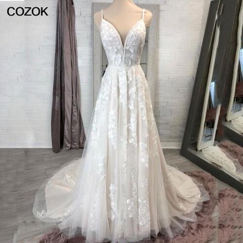 Elegant Light Champagne Wedding Dresses Lace Appliques V-Neck Sleeveless Beading A-Line Bridal Gown Ivory Spagetti Straps Open