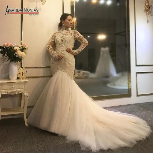 Elegant mermaid wedding dress with shinny fabrics from amanda novias design