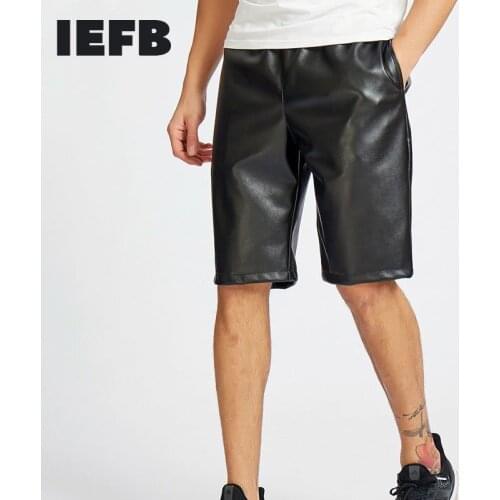 IEFB 2021 New PU Leather Shorts Mens Lightweight Black Red Blue Summer Hip Hop Fashion Elastic Waist Knee Length Pants 9Y6387