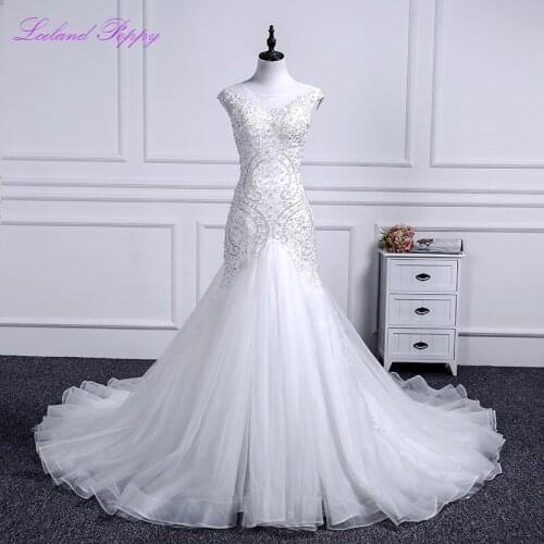 Luxury Womens Mermaid Tulle Wedding Dresses Scoop Neck Cap Sleeves Crystal Beaded Floor Length Bridal Gowns Chapel Train