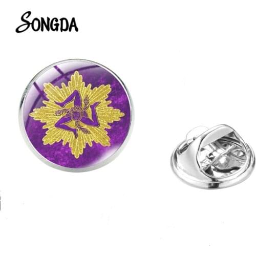 New Arrival Sicilian Trinacria Badges Sicilian Trinacria Jewelry Lapel Pins Glass Dome Round Cabochon Collar Pin Backpack