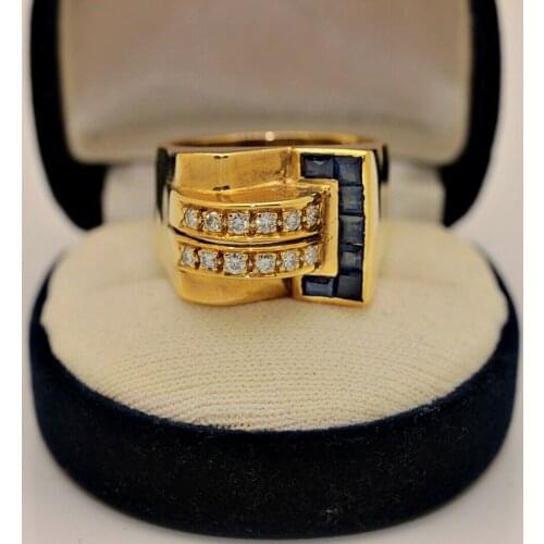 VINTAGE 18K GOLD NATURAL SAPPHIRE AND DIAMOND DECORATED KNIGHT STRONG RING