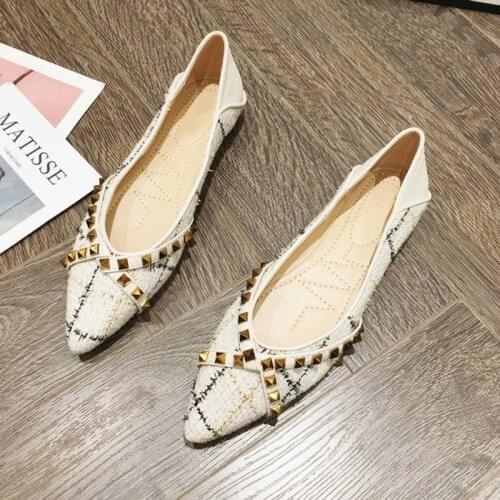 Women Shoes Black Apricot Flat Shoes Women Soft bottom Pointed Toe Flats Spring Autumn Ballet Flats Slip On Rivets Loafers