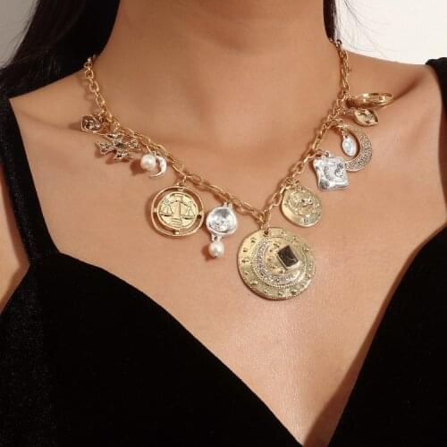 ORNAPEADIA Gold-plated Necklace Zinc Alloy Jewelry Vintage Exquisite Hao Stone Moon Pendant Pearl Necklace for Women Wholesale