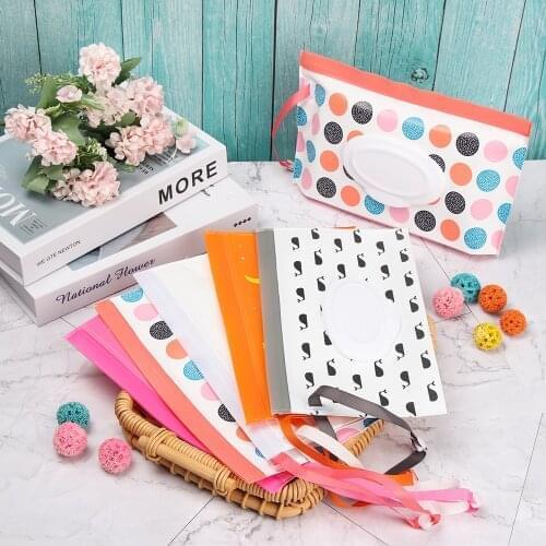 New Portable Wet Wipes Bag Easy-carry Snap-strap Wipes Case Flip Cover Wet Wipes Container Stroller Self-sealing Cosmetic Pouch