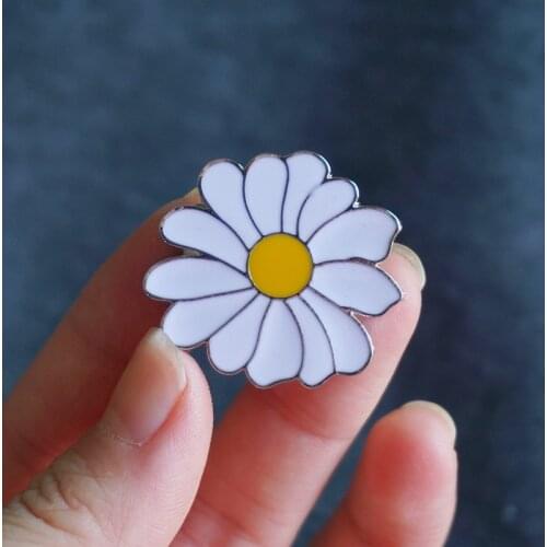 White Flowers Enamel Pin Unisex Badge Chrysanthemum Brooches Bag shirt Elegant Lapel Pin Jewelry Gifts for Friends