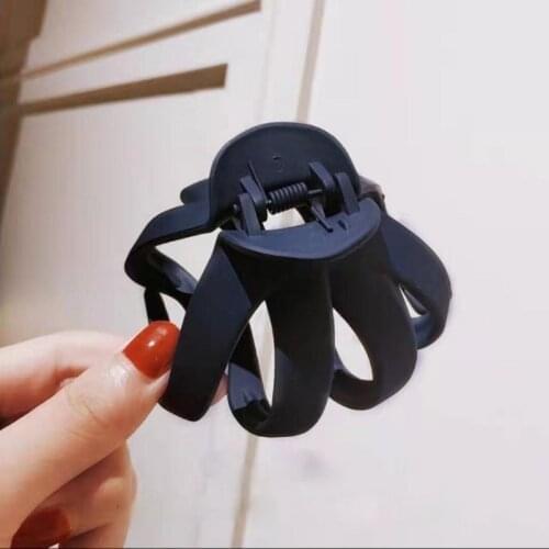 2021 Solid Color Hair Craw Plastic Shark Clips Hair Accessories Bath Casual Headwear Headdress Hair Ornament for Women Girls