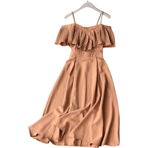 2021 Summer Korean New Temperament Women Pleated Spaghetti Starp Dresses Sexy Fashion Chiffon Female Slash Neck Dresses LJ3072