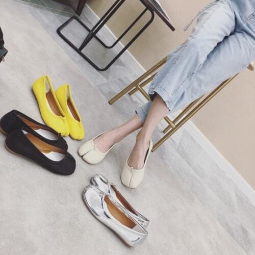 Brand designer moccasins mujer Tabi Ninja pig hooves shape shallow loafers shoes women split toe flats creepers rope band shoes