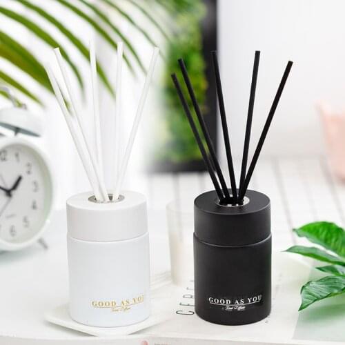 1pcs 150ml Reed Diffuser with Black and White Bottles, Rattan Sticks and Aromatherapy Essential Oil Shangri-la Hilton Jasmine