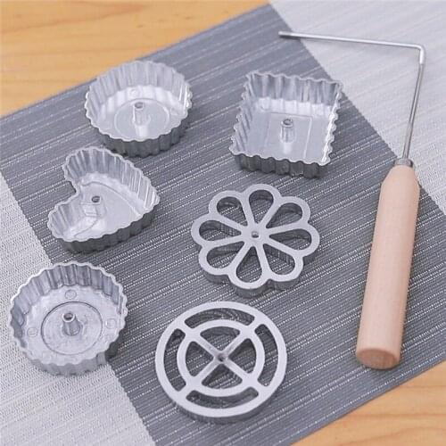 7-Piece Fried Snack Mold Set Waffle Molds with Wooden Handle Aluminum Alloy Non-Stick Spoon Kitchen Gadgets