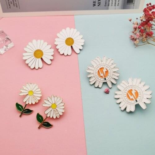 2pcs Cute Daisy Badge Flower Women Brooches Enamel Pins Fashion Jewelry Bag Hat Denim Pin Accessories Gift Brooch For Kids FX415
