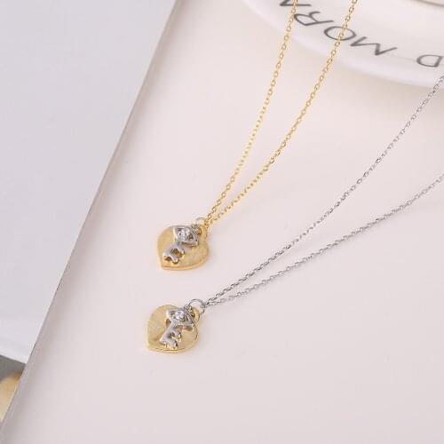 2021 New Sweet Womens Necklace Heart and Key Design Pendant Necklace Hollow Out Style Party Anniversary Birthday Gift