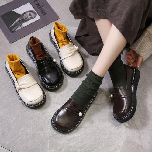 2020 Retro Women Leather Shoes Round Toe Slip on Flat Shoes Pearl Loafers Lolita Shoes Fashion College Style Boat Shoes 8776L