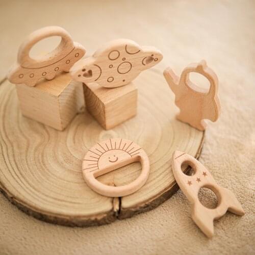 1 Pc Creative Planet Baby Teether Toy Food Grade Wooden Beech Teether Nursing Pendant Teething Toys Childrens Care Product Gift