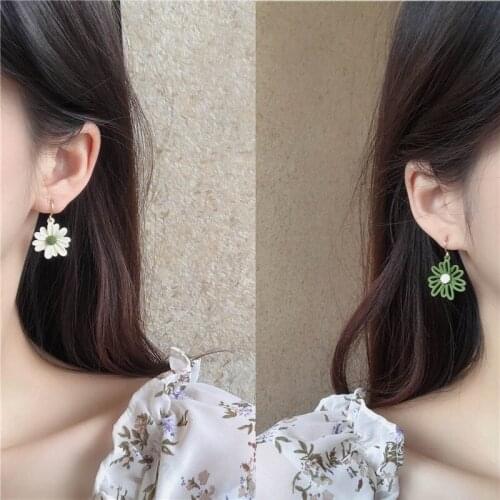 Cute Small Daisy Flower Earrings for Women Paint Floral Charm Asymmetric Earrings Korean Summer Earrings Jewelry for Girls