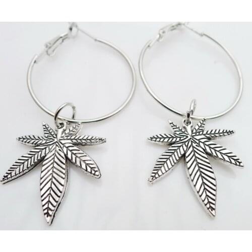 Japan And South Korea Personality Long Alloy Big Maple Leaf Earrings Bengdi Hip Hop Temperament Wild Jewelry Earrings