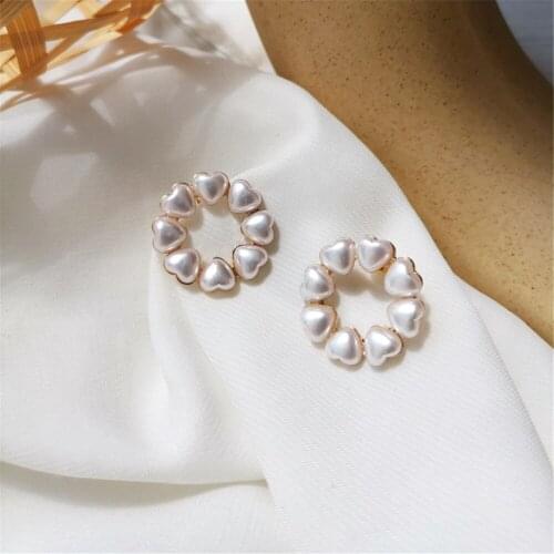 RUANME Han Edition Contracted Hollow Out Geometric Heart-Shaped Studs Of A Pair Of Pearl Earrings Accessories