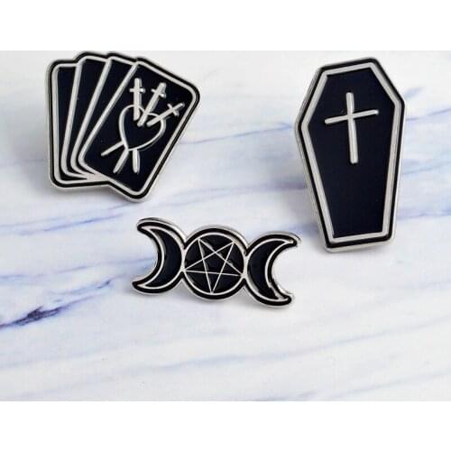 MINGQI Coffin Moon Star Poker Black Gothic goth bag enamel Pins Brooch Buckle Shirt Badge Fashion jewelry bag hat accessories